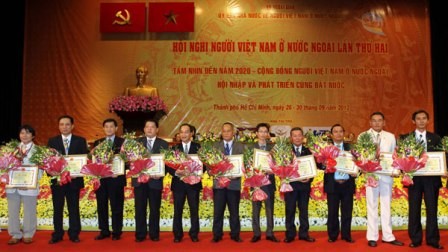 Người Việt Nam ở nước ngoài xây dựng cộng đồng vững mạnh - ảnh 1